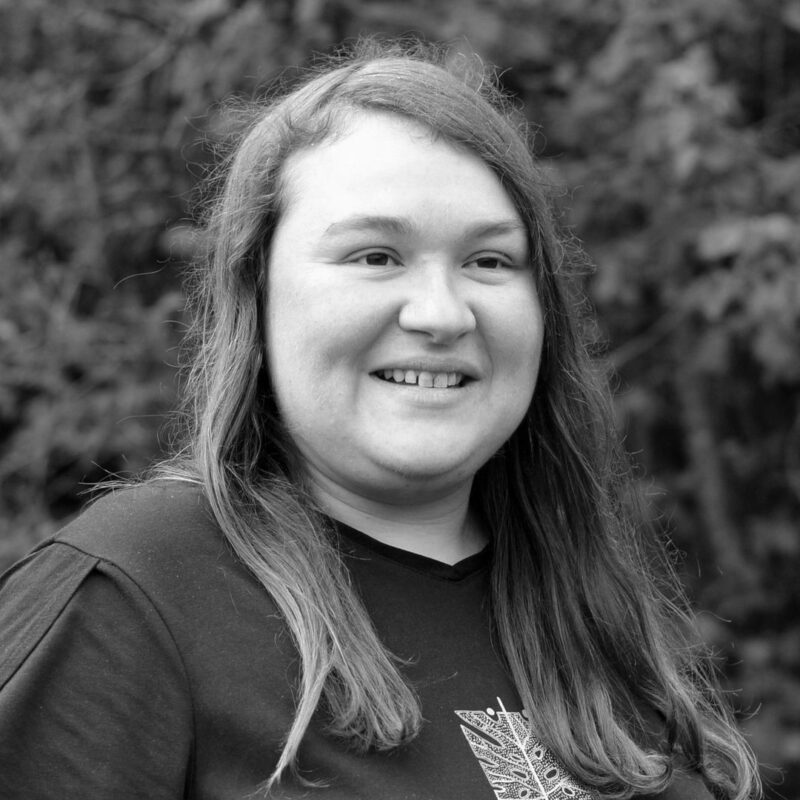 Portrait de Nolwenn Humeau, graphiste webmaster à Rostrenen